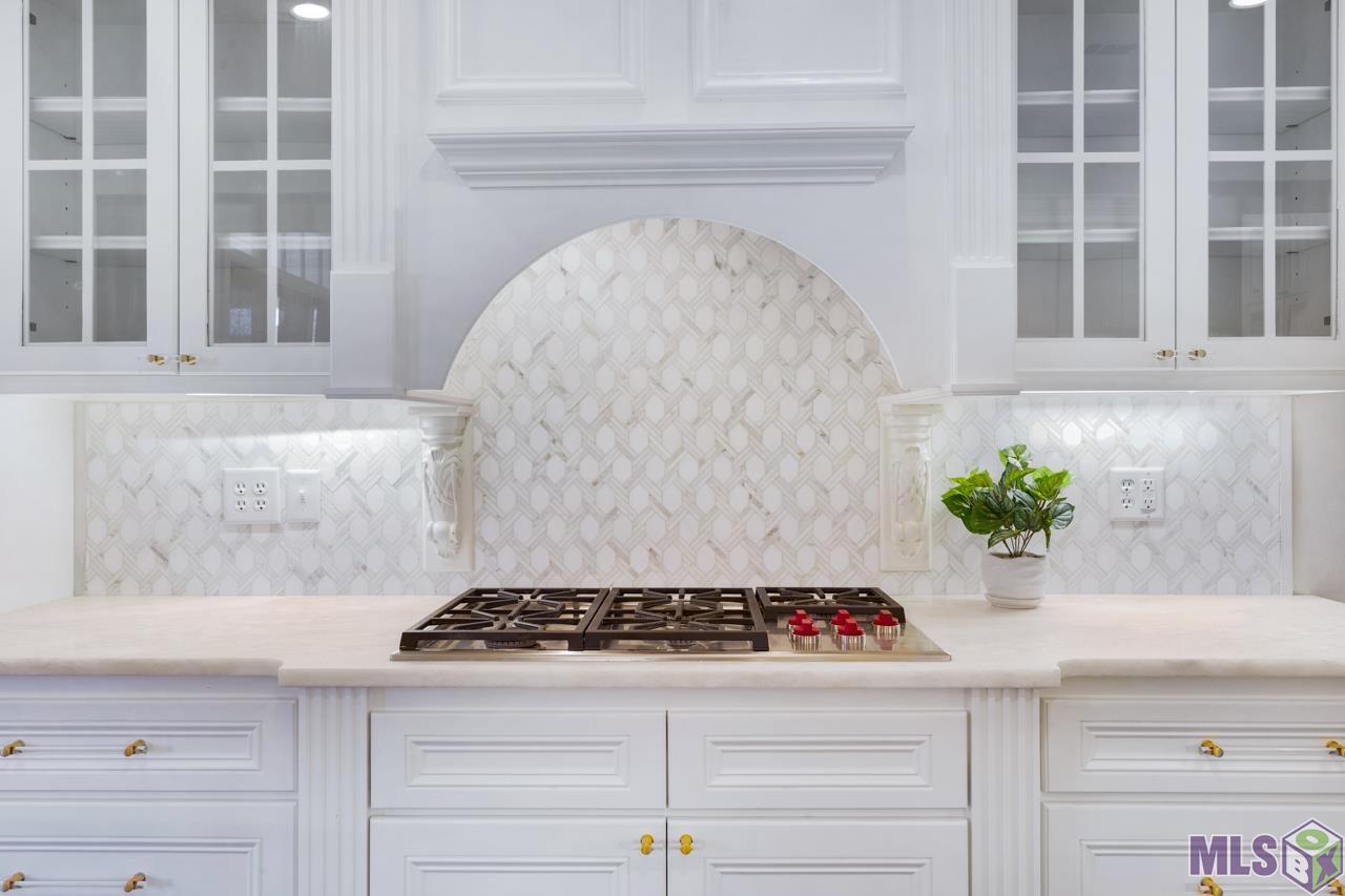2912 Rue Dauphine Baton Rouge, LA 70810 - Photo 13 of 33 GAS COOKTOP