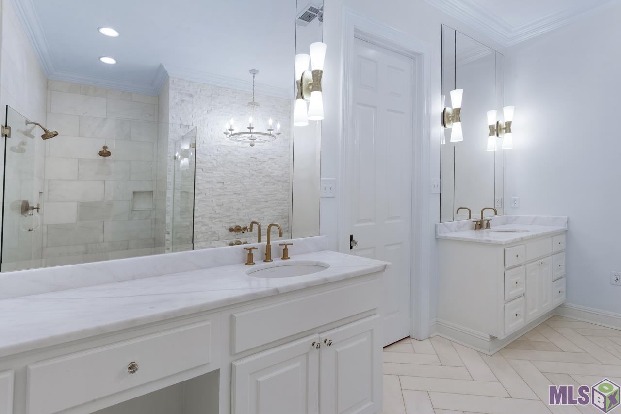 2912 Rue Dauphine Baton Rouge, LA 70810 - Photo 18 of 33 MASTER BATH - DOUBLE VANITIES