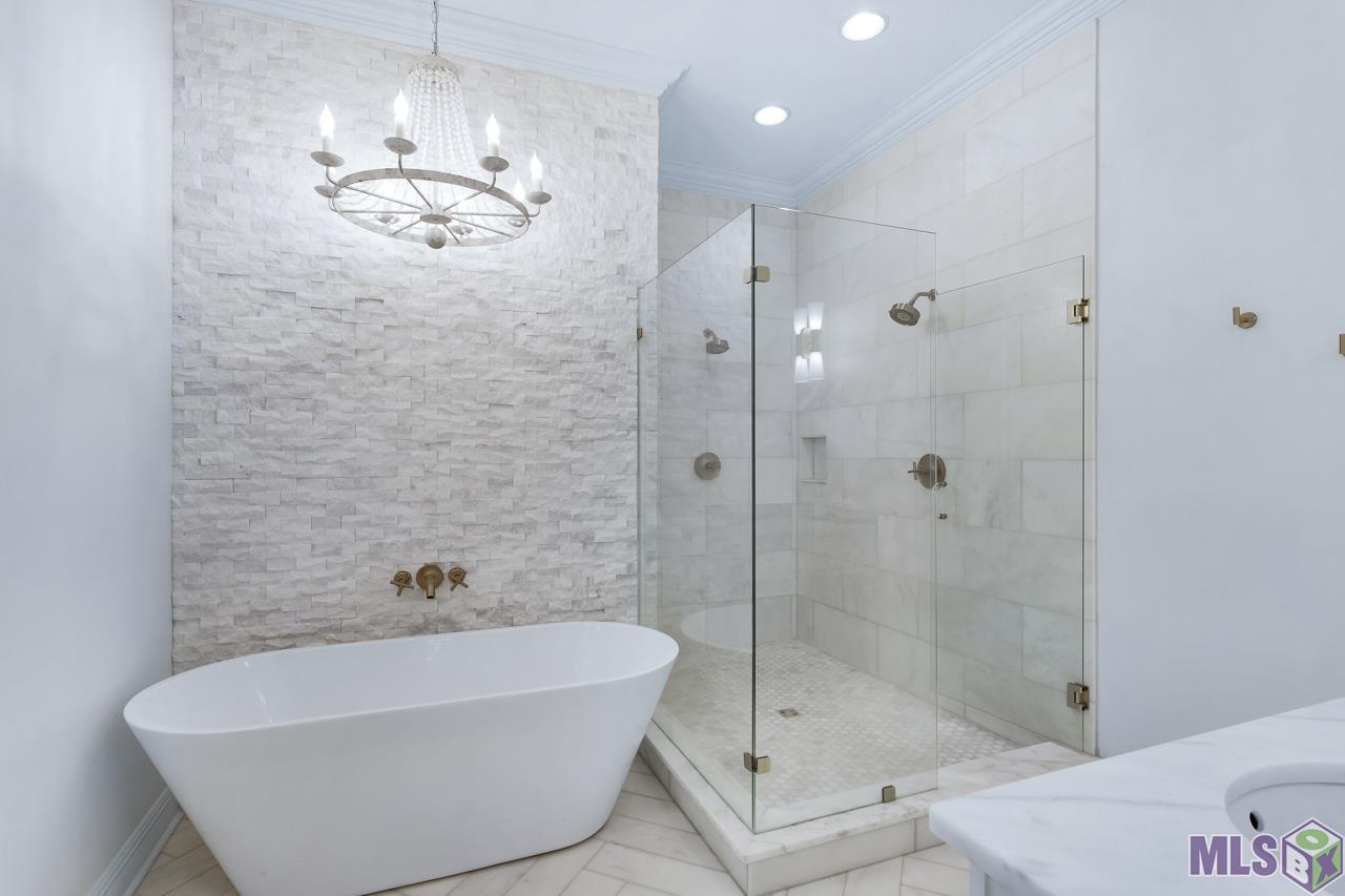 2912 Rue Dauphine Baton Rouge, LA 70810 - Photo 20 of 33 MULTI HEAD SHOWER
