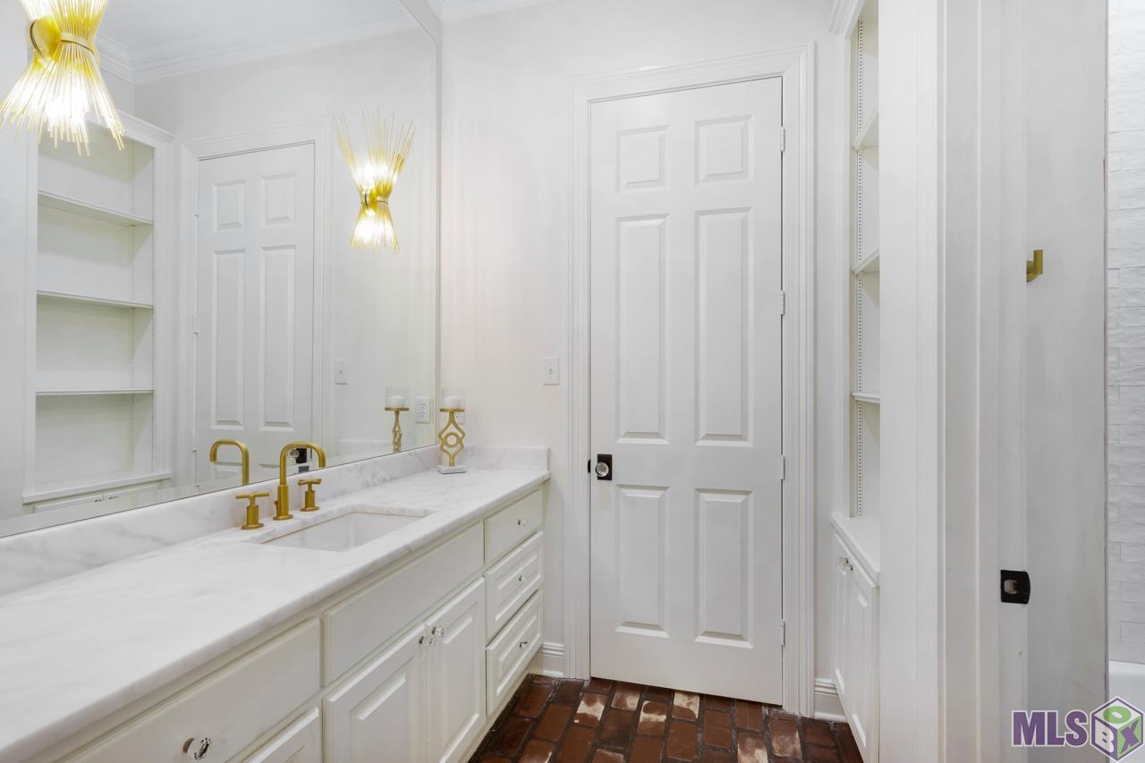 2912 Rue Dauphine Baton Rouge, LA 70810 - Photo 22 of 33 GUEST BATH ON 1ST FLOOR