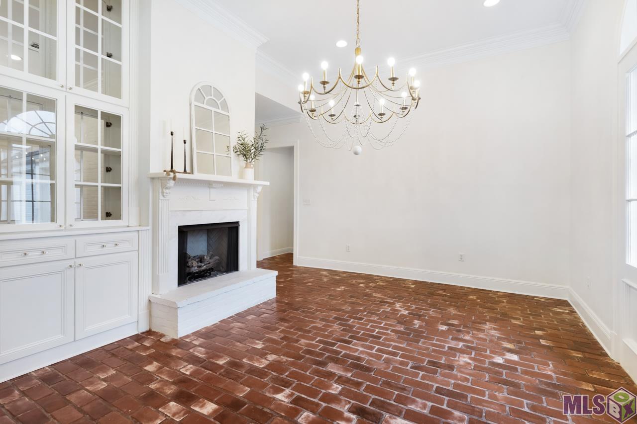 2912 Rue Dauphine Baton Rouge, LA 70810 - Photo 5 of 33 DINING ROOM