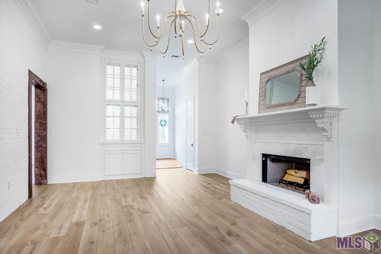 2912 Rue Dauphine Baton Rouge, LA 70810 - Photo 6 of 33 FAMILY ROOM