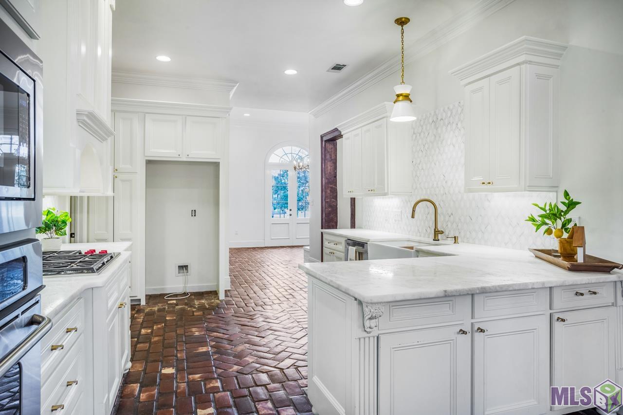 2912 Rue Dauphine Baton Rouge, LA 70810 - Photo 10 of 33 KITCHEN