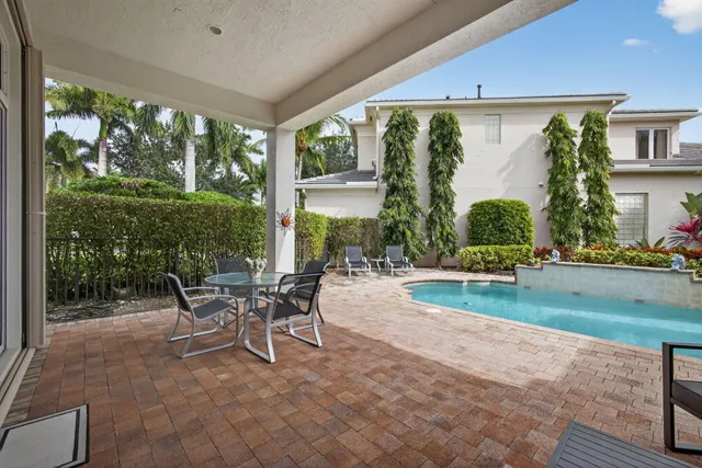 $1,999,000 | 502 VÃa Toledo, Palm Beach Gardens, FL 33418