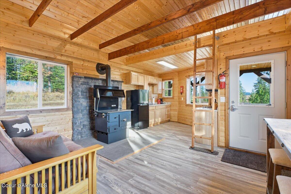 1435 Canyon Ridge Lane Plummer, ID 83851 - Photo 13 of 74 13-Entry and Living Room