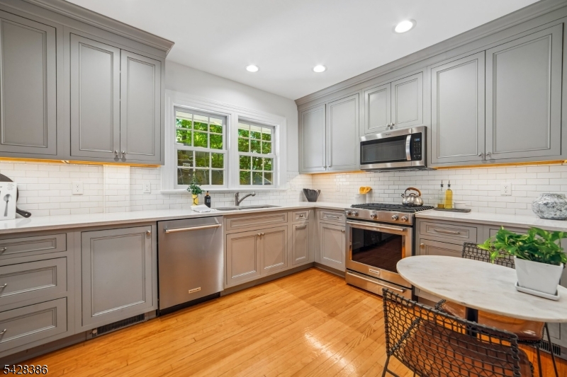 148 Beekman Road Summit, NJ 07901 - Photo 7 of 31