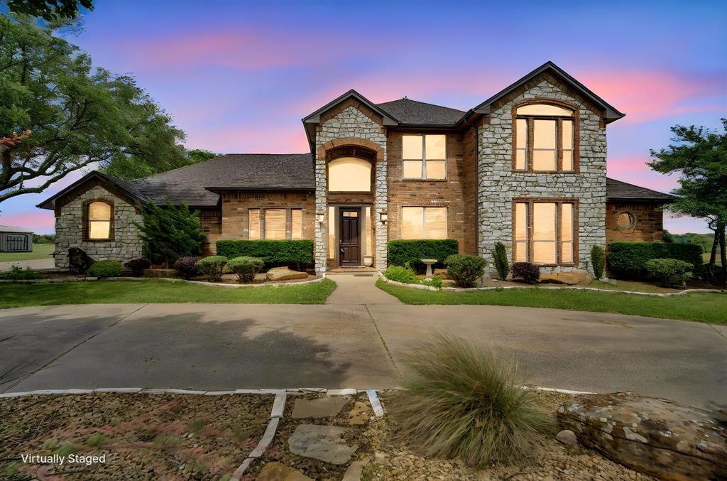 241 Cody Road Ennis, TX 75119 - Photo 3 of 40