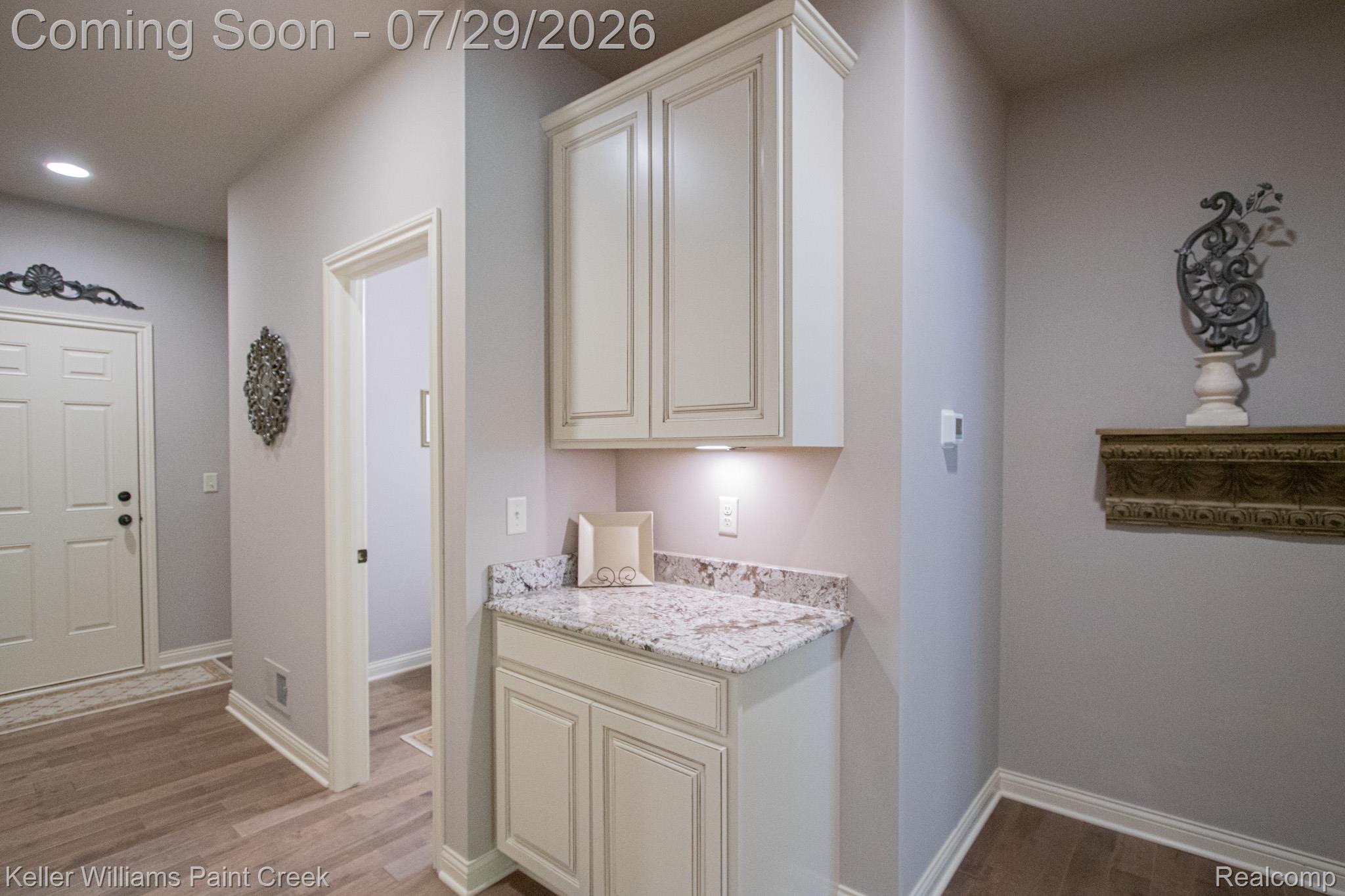 49118 Ridgeview Drive Macomb, MI 48044 - Photo 20 of 57 Butler's Pantry