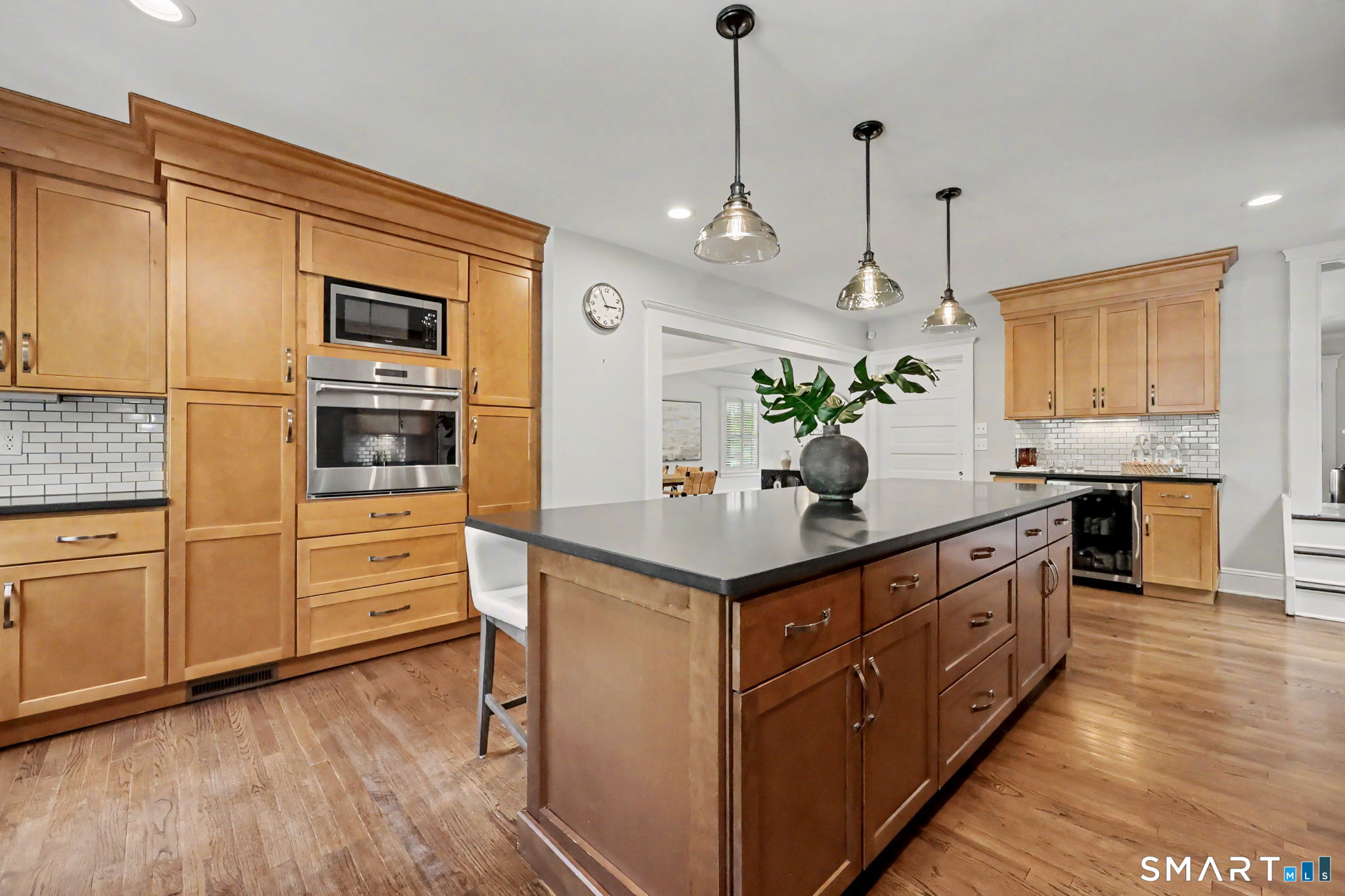 594 Stratfield Road Fairfield, CT 06825 - Photo 10 of 40 Gallery Image 10