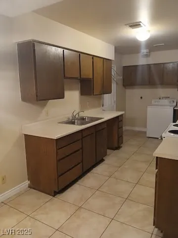 $1,500 | 1913 Allen Avenue, Henderson, NV 89011