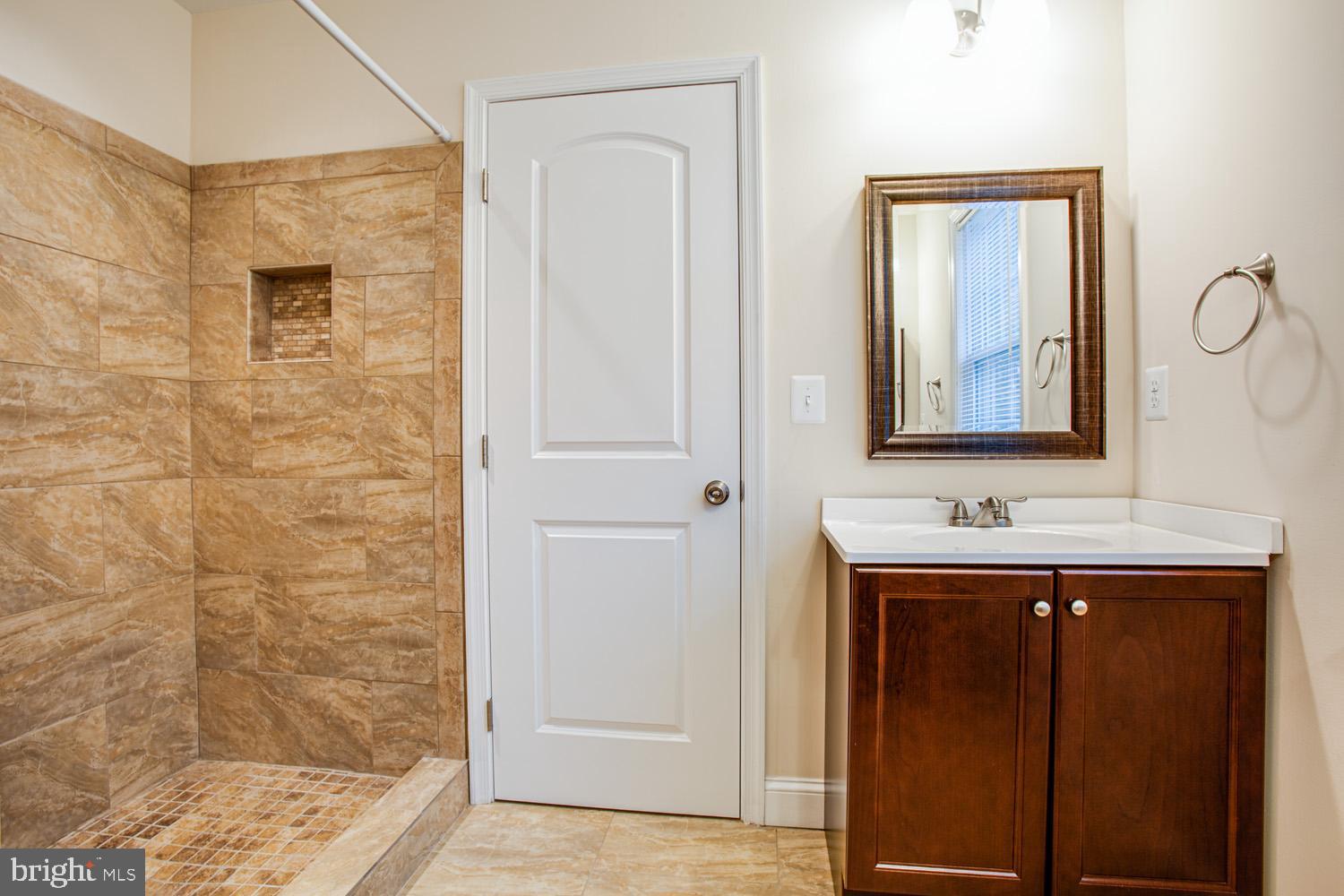 2252 Partlow Road Beaverdam, VA 23015 - Photo 26 of 52 Jack & Jill bathroom