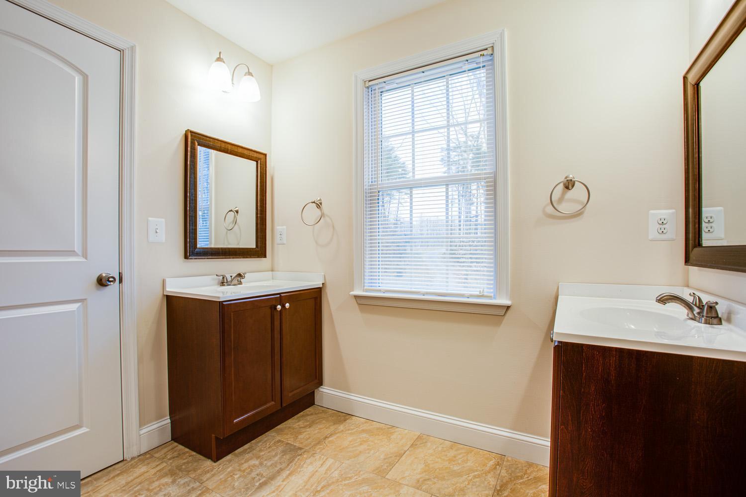 2252 Partlow Road Beaverdam, VA 23015 - Photo 27 of 52 Jack & Jill bathroom