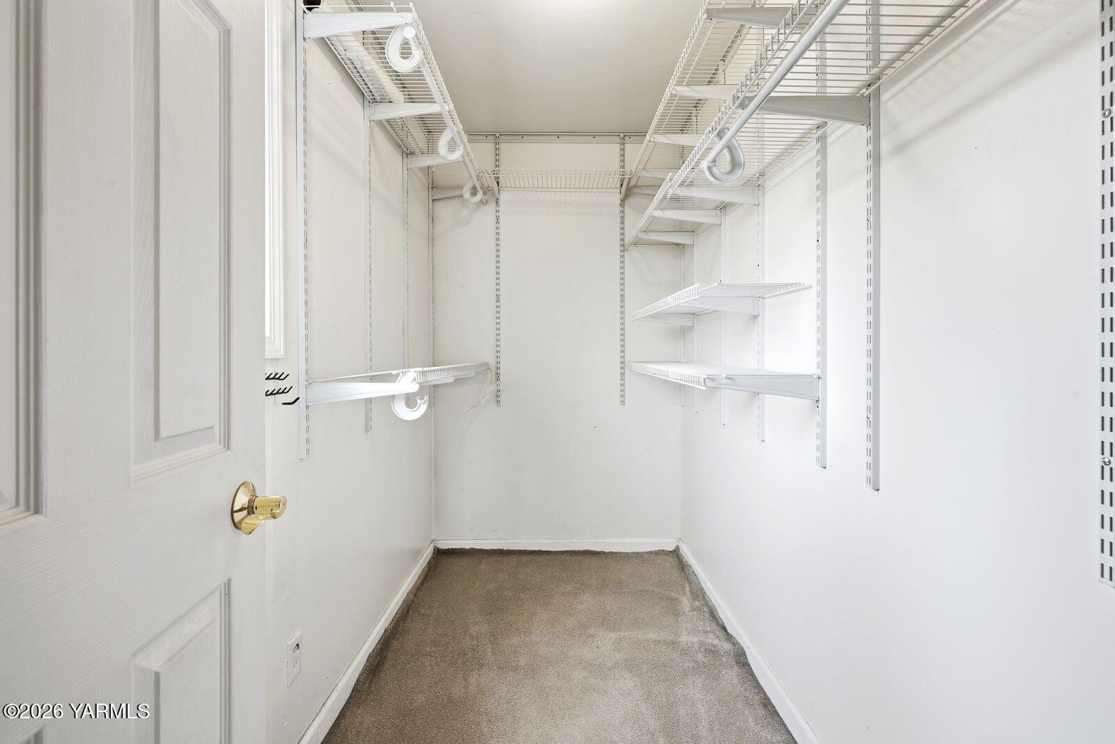 1000 Nagler Road Selah, WA 98942 - Photo 18 of 22 18primarywalkincloset