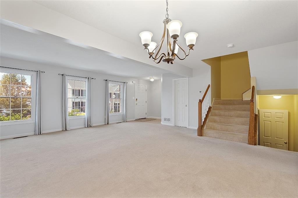 33 Castle View Drive McKees Rocks, PA 15136 - Photo 2 of 25