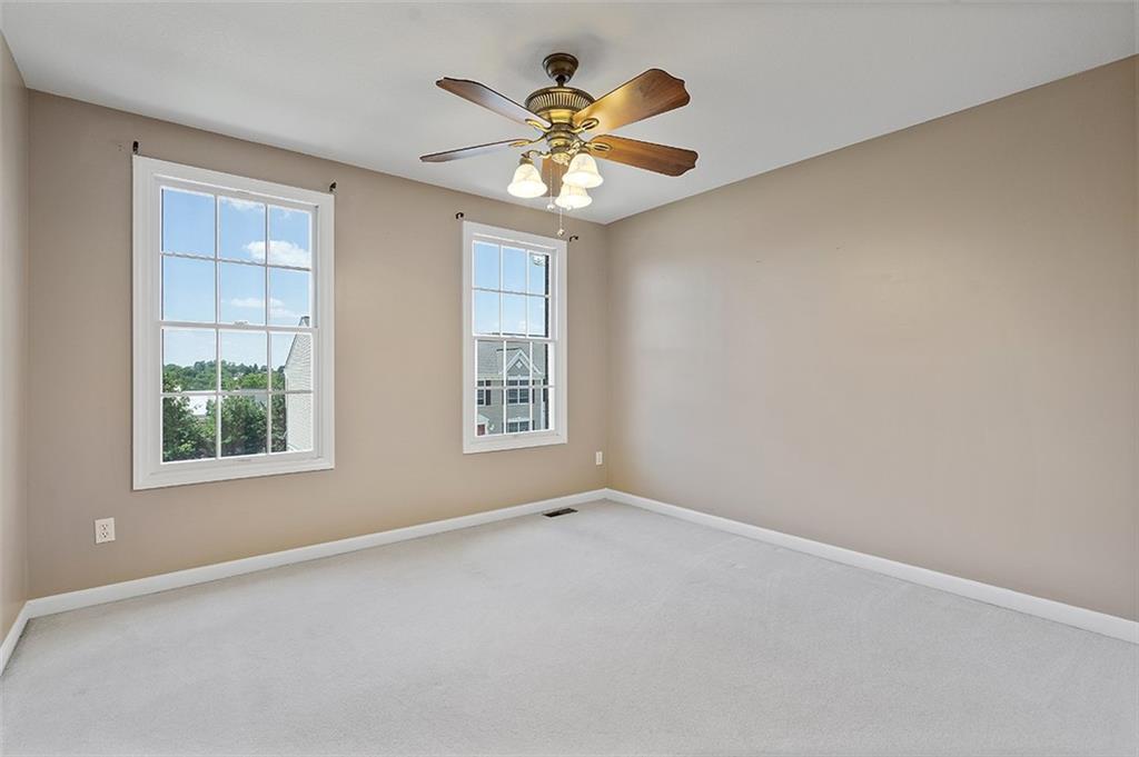 33 Castle View Drive McKees Rocks, PA 15136 - Photo 15 of 25