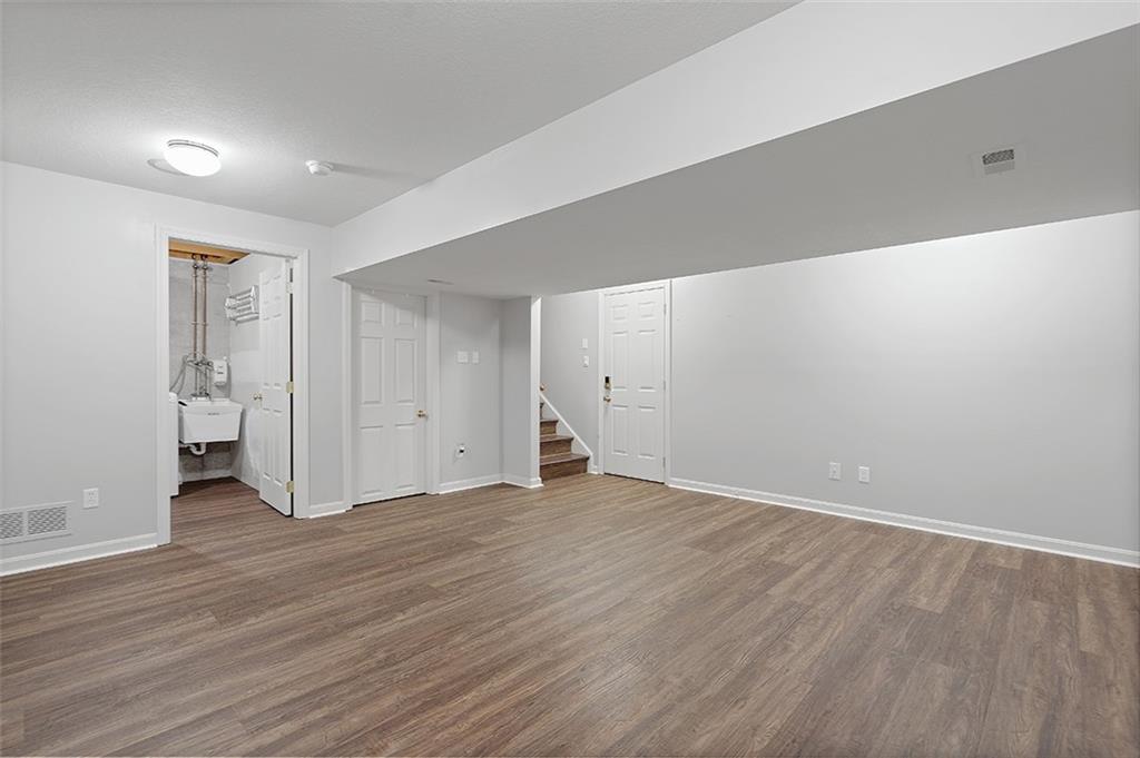 33 Castle View Drive McKees Rocks, PA 15136 - Photo 21 of 25