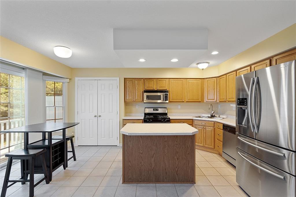 33 Castle View Drive McKees Rocks, PA 15136 - Photo 10 of 25