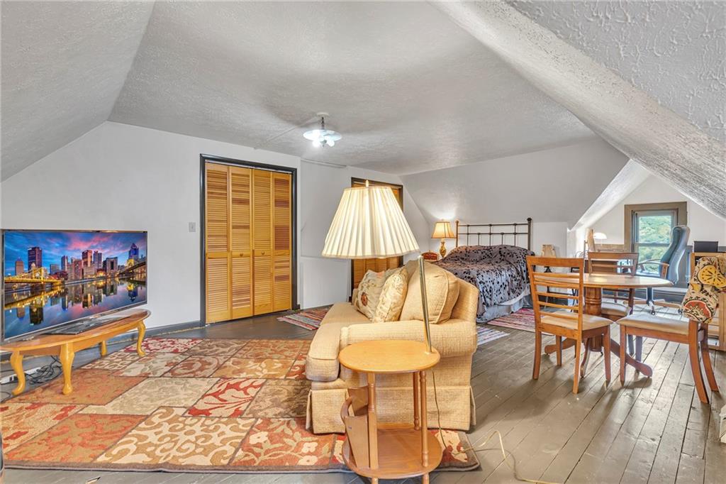 1041 4th Street Beaver, PA 15009 - Photo 26 of 39 25' x 14' - 3rd floor Family Room