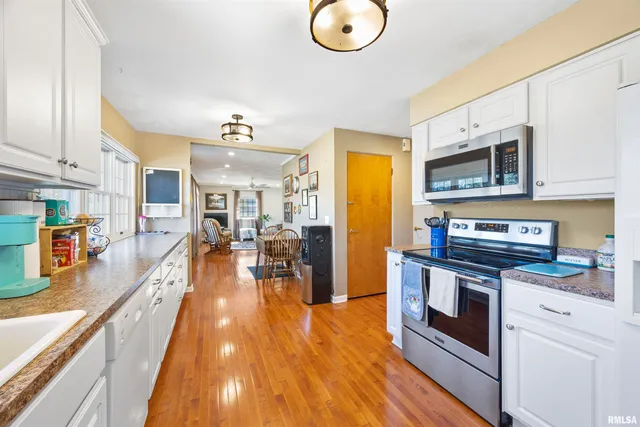 $207,900 | 335 North Lakeshore Drive, Hanna City, IL 61536