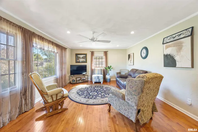 $207,900 | 335 North Lakeshore Drive, Hanna City, IL 61536