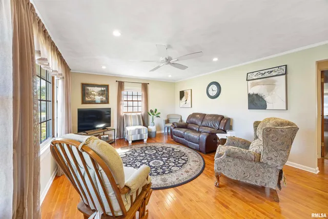 $207,900 | 335 North Lakeshore Drive, Hanna City, IL 61536