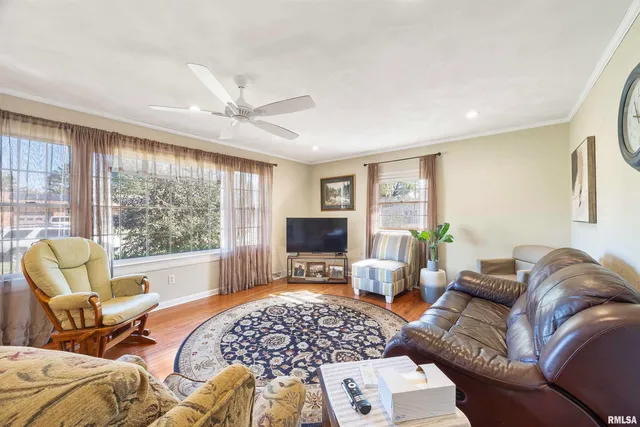 $207,900 | 335 North Lakeshore Drive, Hanna City, IL 61536