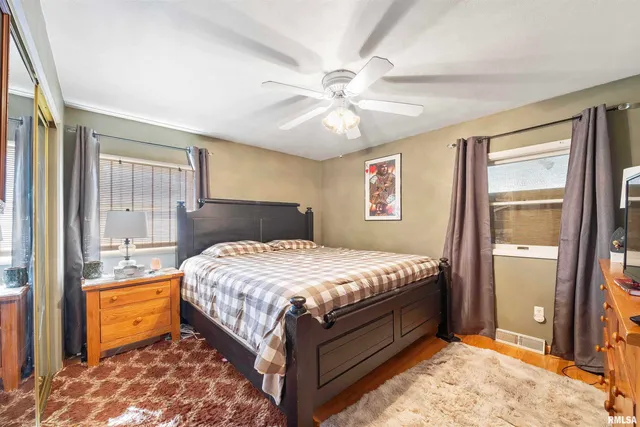 $207,900 | 335 North Lakeshore Drive, Hanna City, IL 61536