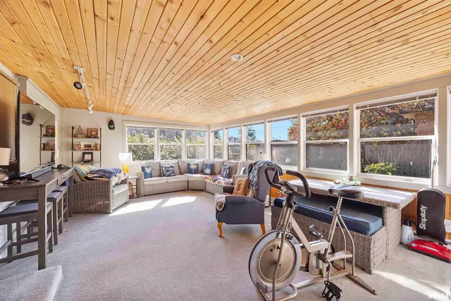 $207,900 | 335 North Lakeshore Drive, Hanna City, IL 61536