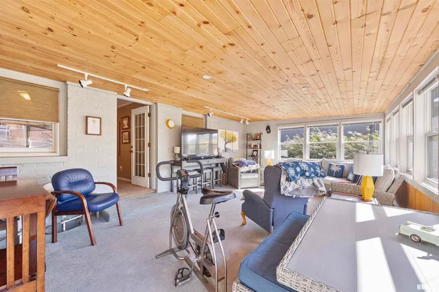 $207,900 | 335 North Lakeshore Drive, Hanna City, IL 61536