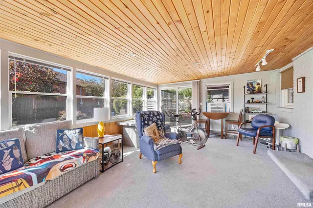 $207,900 | 335 North Lakeshore Drive, Hanna City, IL 61536