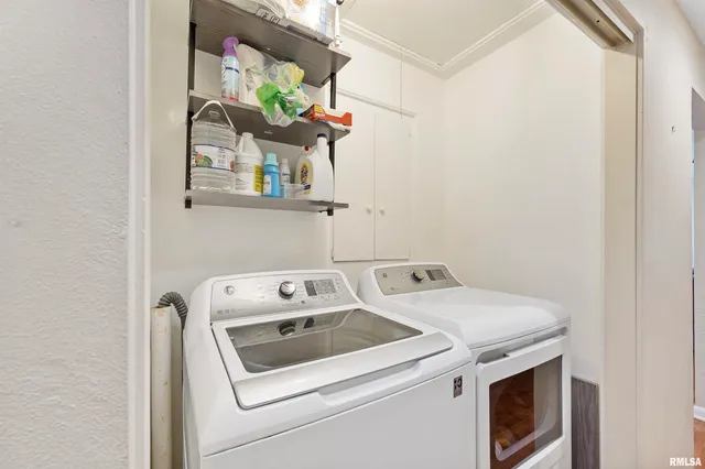 $207,900 | 335 North Lakeshore Drive, Hanna City, IL 61536