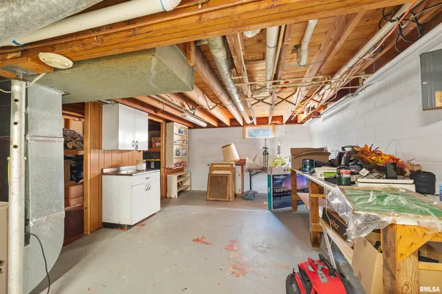 $207,900 | 335 North Lakeshore Drive, Hanna City, IL 61536