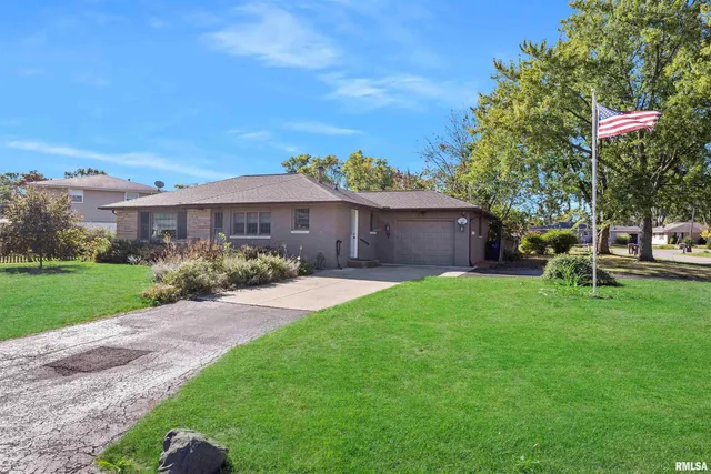 $207,900 | 335 North Lakeshore Drive, Hanna City, IL 61536