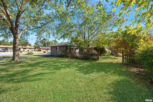 $207,900 | 335 North Lakeshore Drive, Hanna City, IL 61536