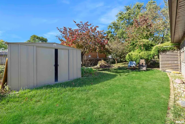 $207,900 | 335 North Lakeshore Drive, Hanna City, IL 61536