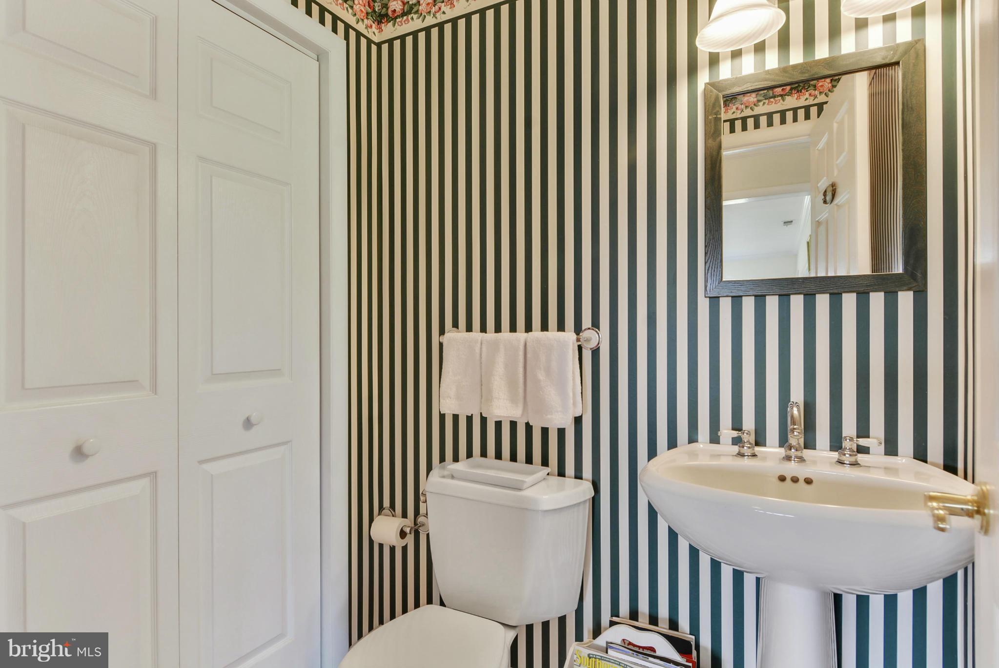 27478 Westpoint Road Easton, MD 21601 - Photo 15 of 30 Powder room