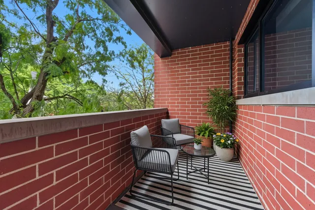 a view of sitting area with furniture
