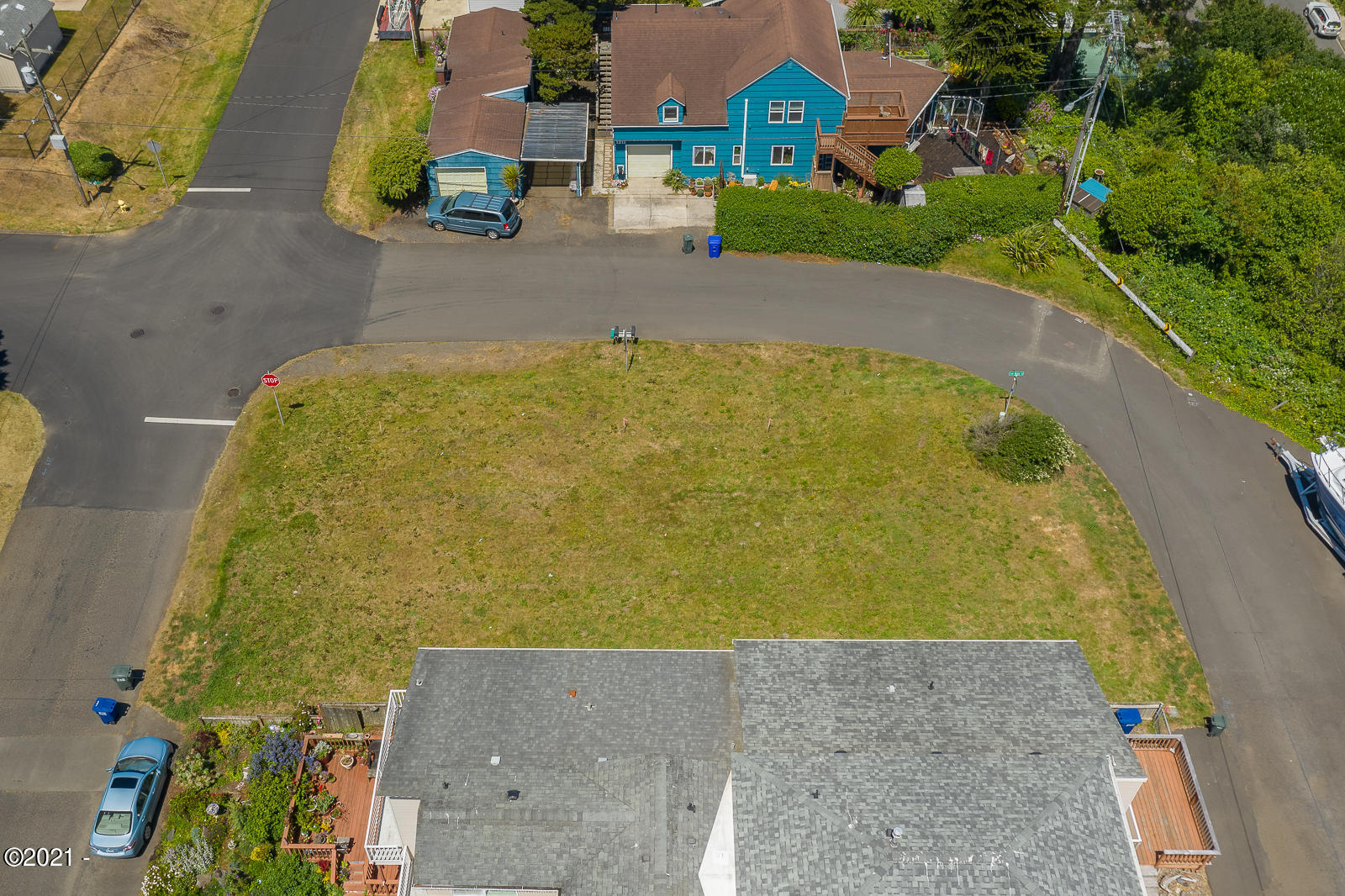 910 Southwest Bay View Lane Newport, OR 97365 - Photo 3 of 11 910 SW Bay View Ln, Newport
