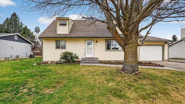 $399,900 | 306 South Flora Road, Greenacres, WA 99016