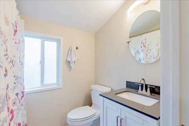 $399,900 | 306 South Flora Road, Greenacres, WA 99016