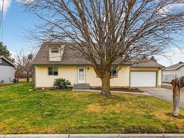 $399,900 | 306 South Flora Road, Greenacres, WA 99016