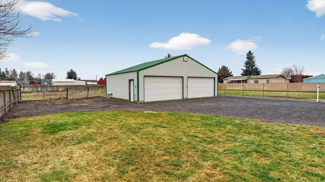 $399,900 | 306 South Flora Road, Greenacres, WA 99016