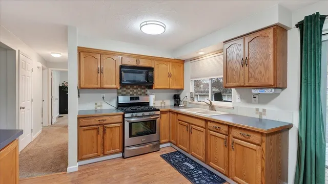 $399,900 | 306 South Flora Road, Greenacres, WA 99016