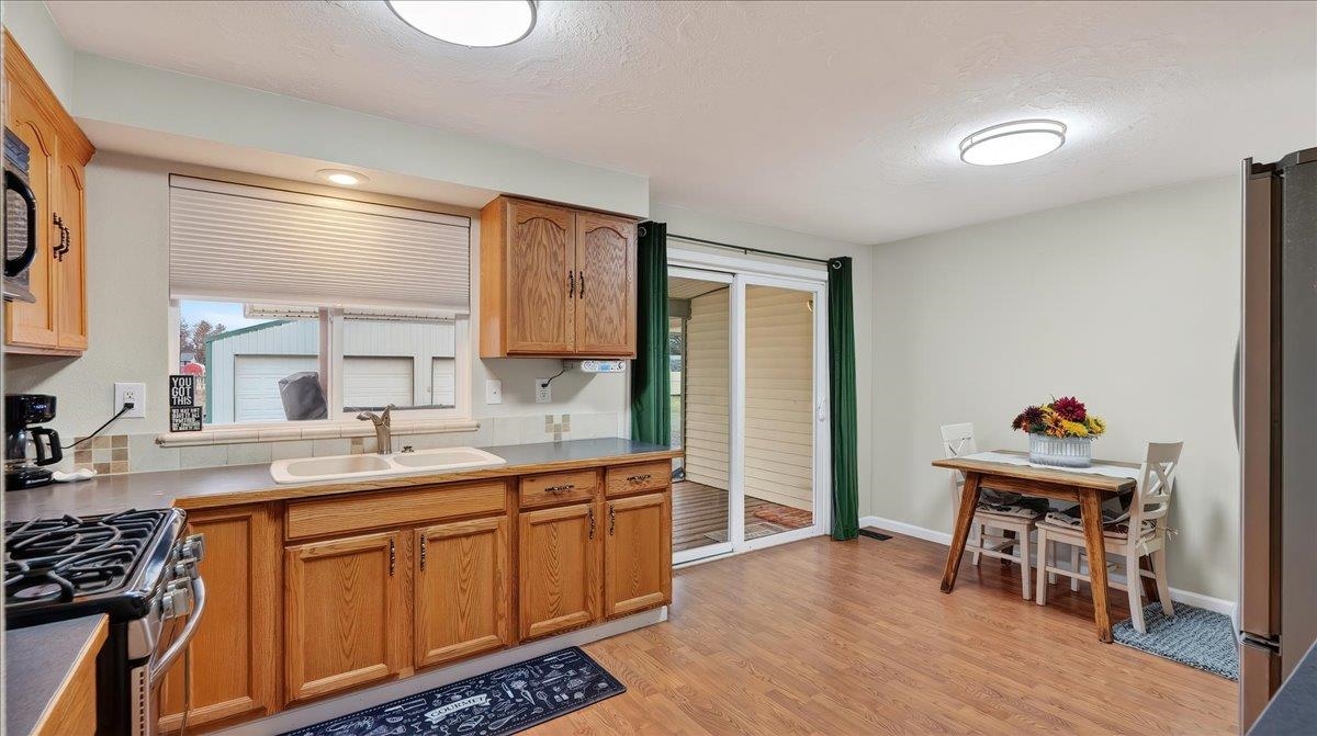 306 South Flora Road Greenacres, WA 99016 - Photo 9 of 29