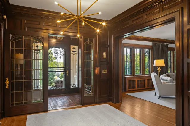 $2,995,000 | 2740 West Lake Of The Isles Parkway, Minneapolis, MN 55416