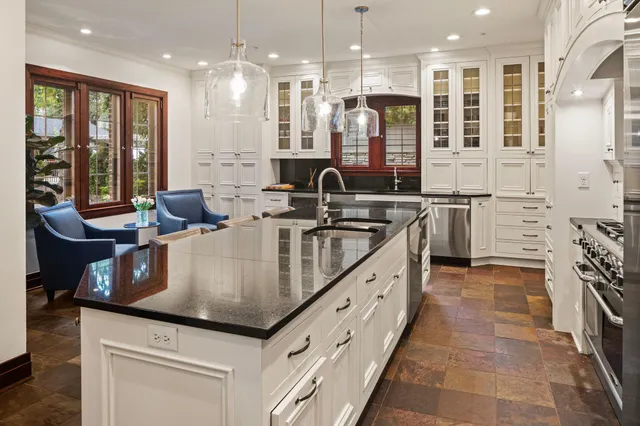 $2,995,000 | 2740 West Lake Of The Isles Parkway, Minneapolis, MN 55416