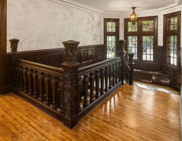 $2,995,000 | 2740 West Lake Of The Isles Parkway, Minneapolis, MN 55416