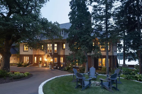 $2,995,000 | 2740 West Lake Of The Isles Parkway, Minneapolis, MN 55416