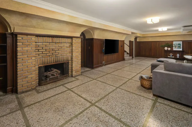 $2,995,000 | 2740 West Lake Of The Isles Parkway, Minneapolis, MN 55416