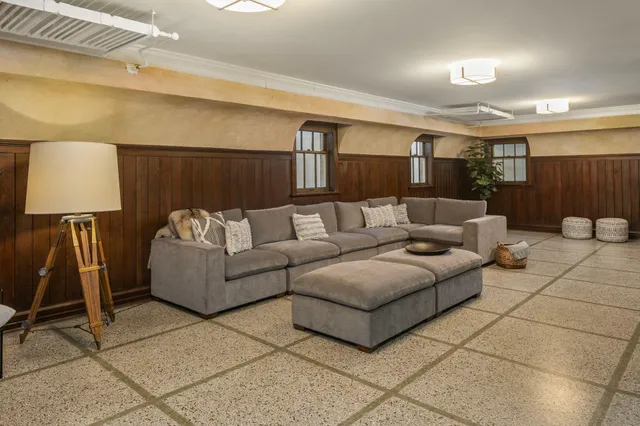 $2,995,000 | 2740 West Lake Of The Isles Parkway, Minneapolis, MN 55416